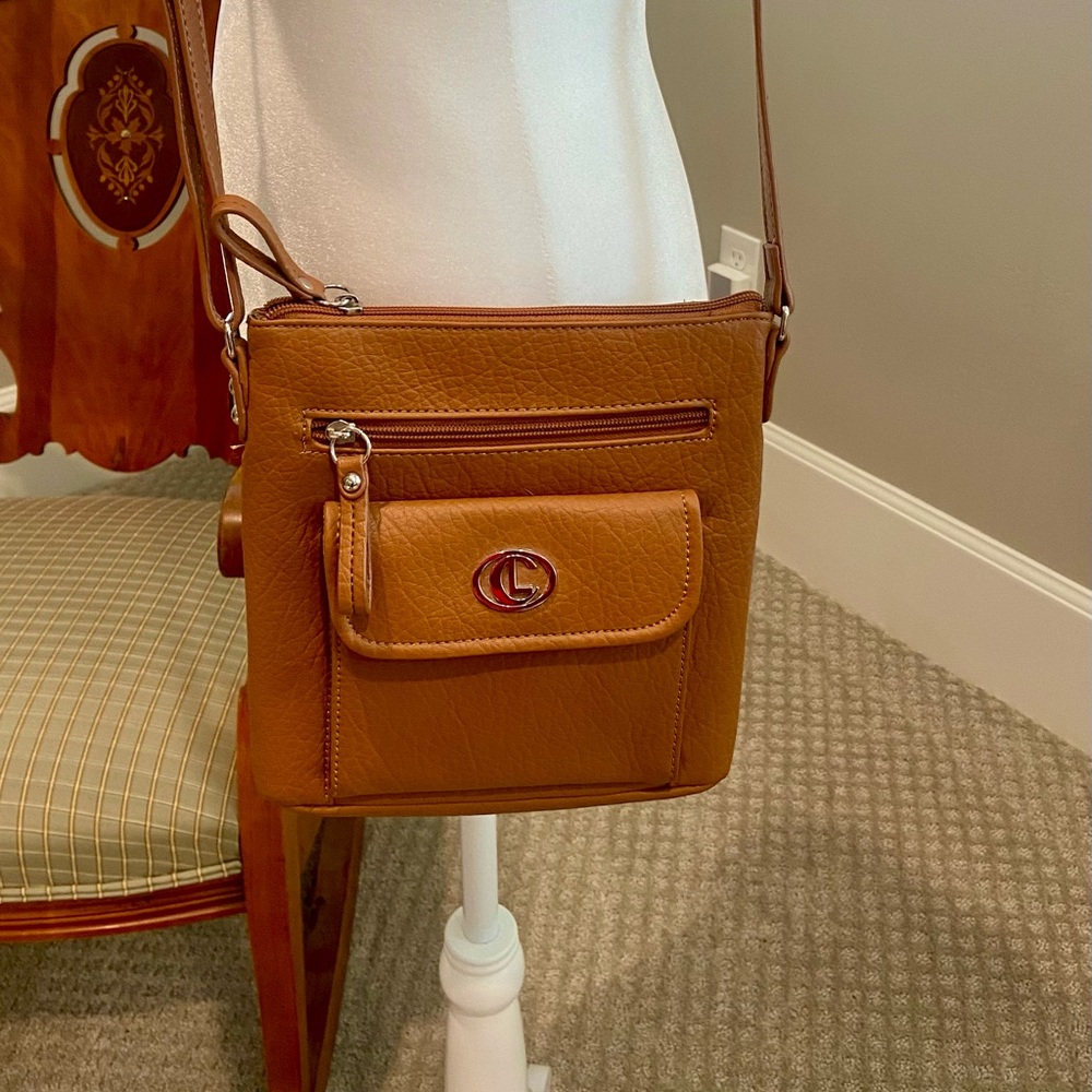 Crossbody Bag. Carryland.